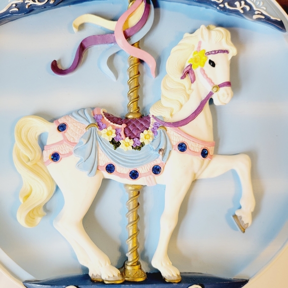 Rhodes Studios 'Sweet Stander' Musical Carousel Horse Plate - Picture 2 of 5